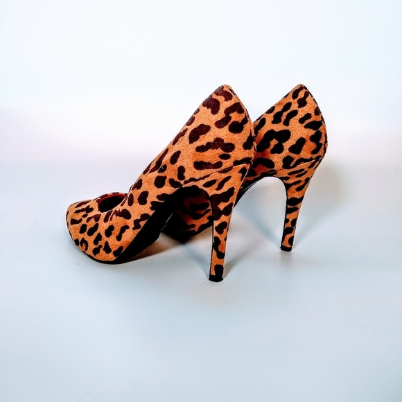 Super cute Christian Siriano cheetah print heels - Picture 4 of 8